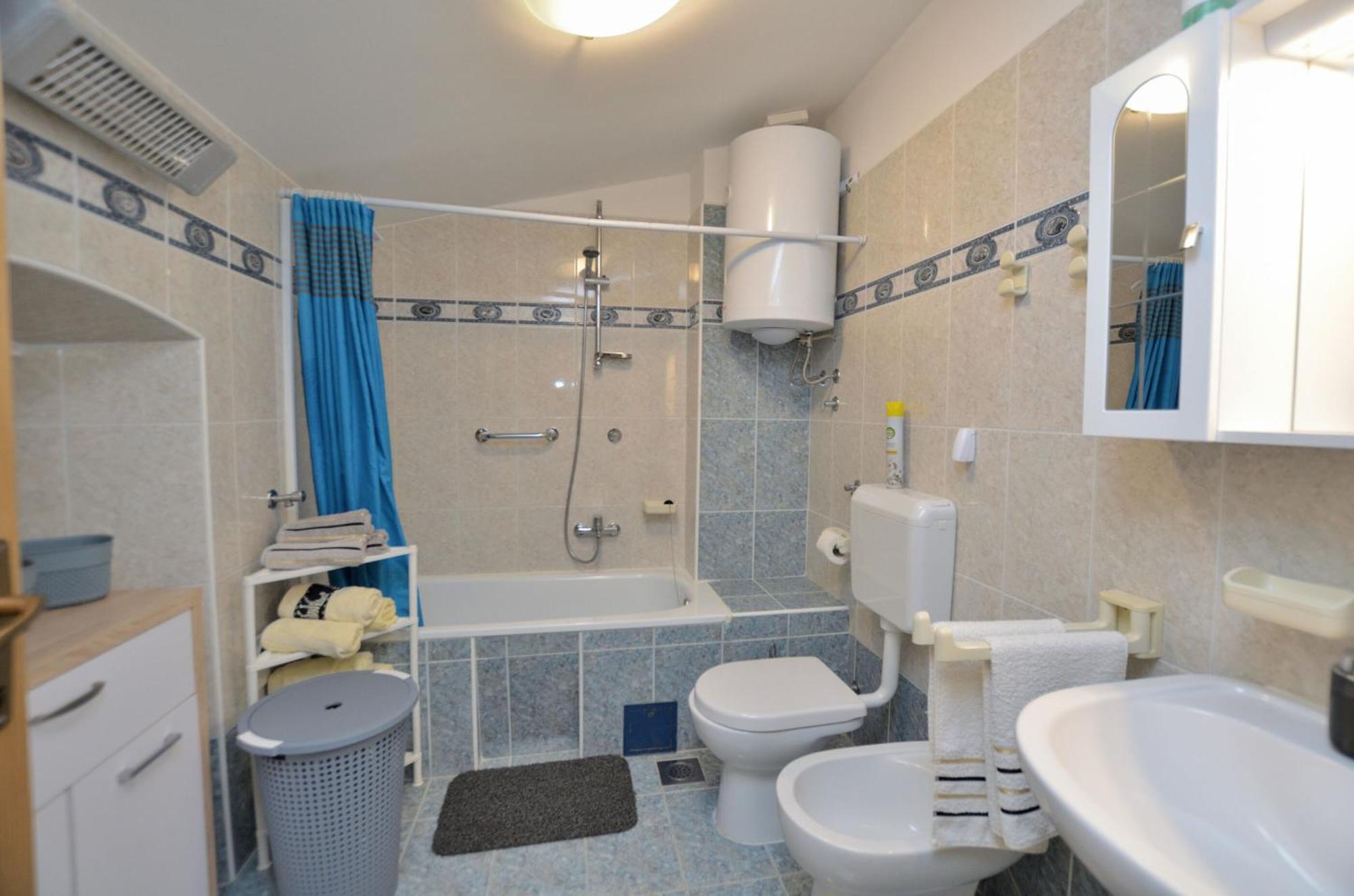 Apartment Lory *