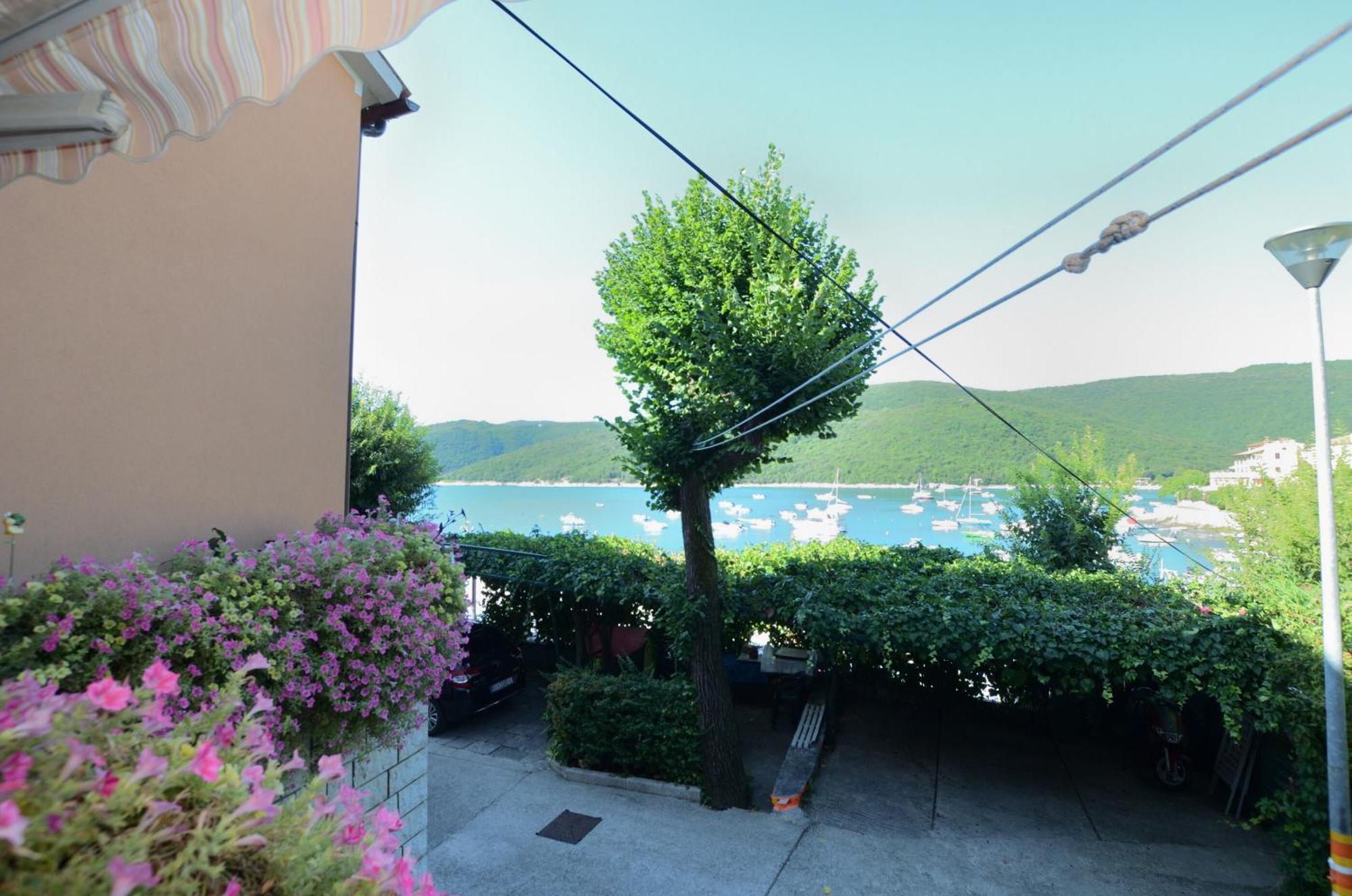 Lory Apartment *